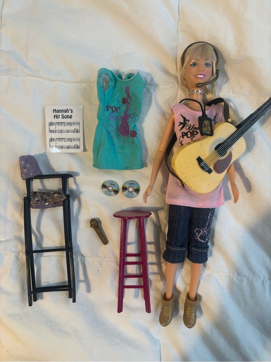 Other - Hannah Montana Doll Outfit & Accessories